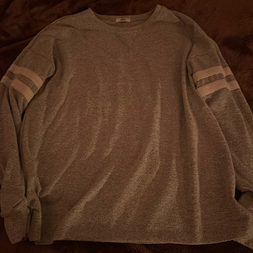 I’m selling this shirt from Ardene in a size L in good condition
